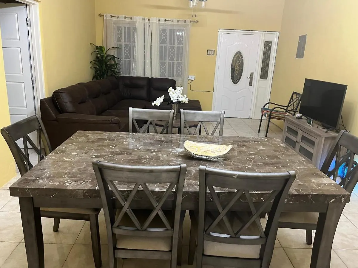 St Bess Comfort Style Black River Apartmán